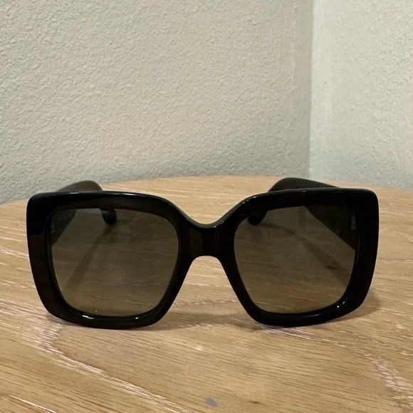 Authentic Gucci Women display picture 3